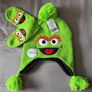 BNWT Sesame Street Oscar the Grouch Hat and Mittens